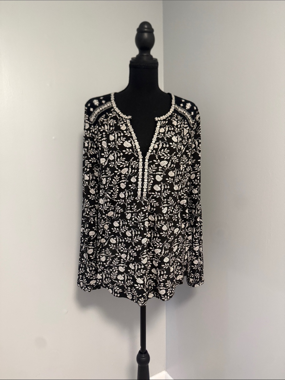 Lucky Brand Black and White Floral V-Neck Tunic